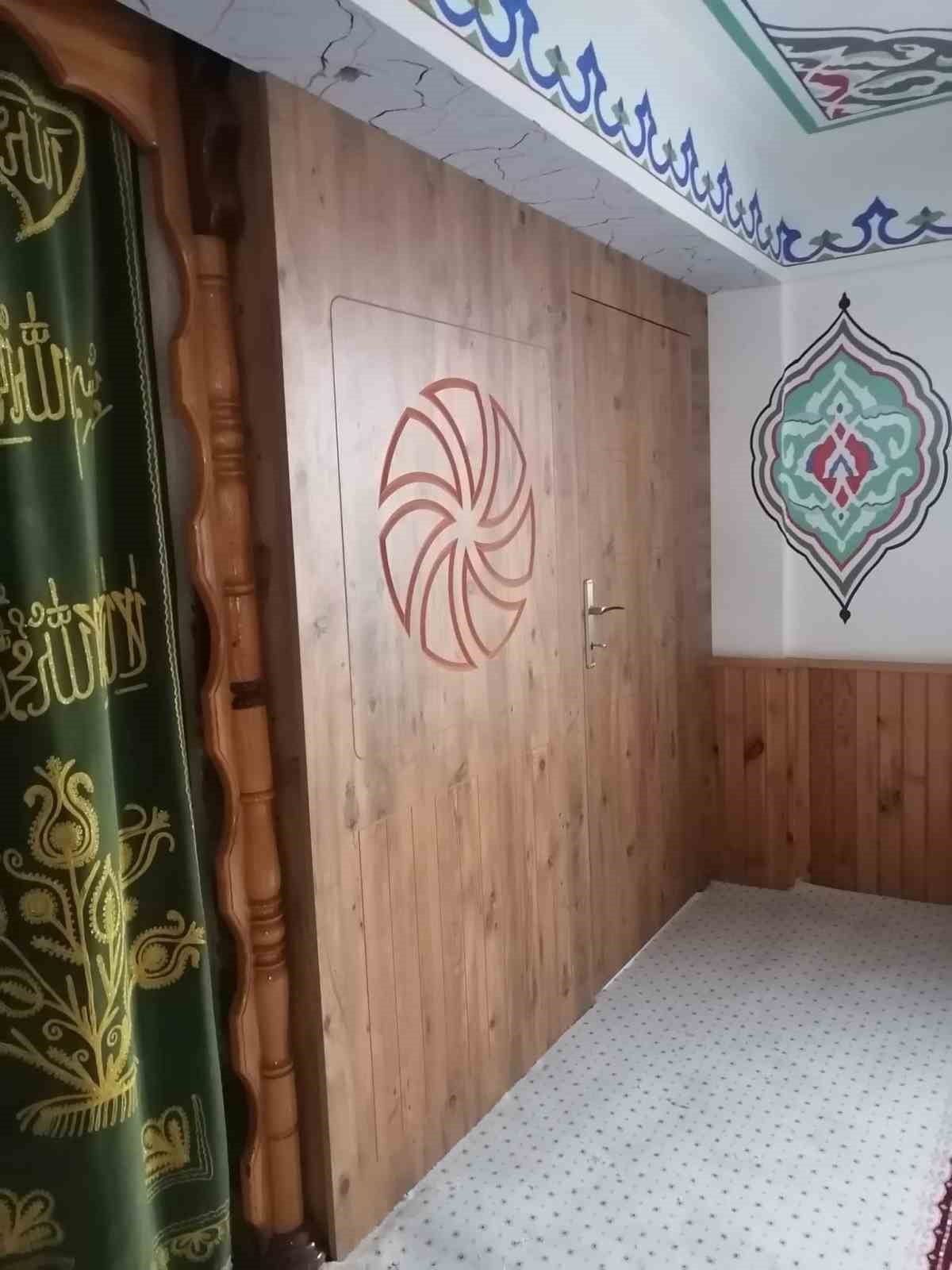 50 yılda 63 camiye mihrap ve minber yaptı