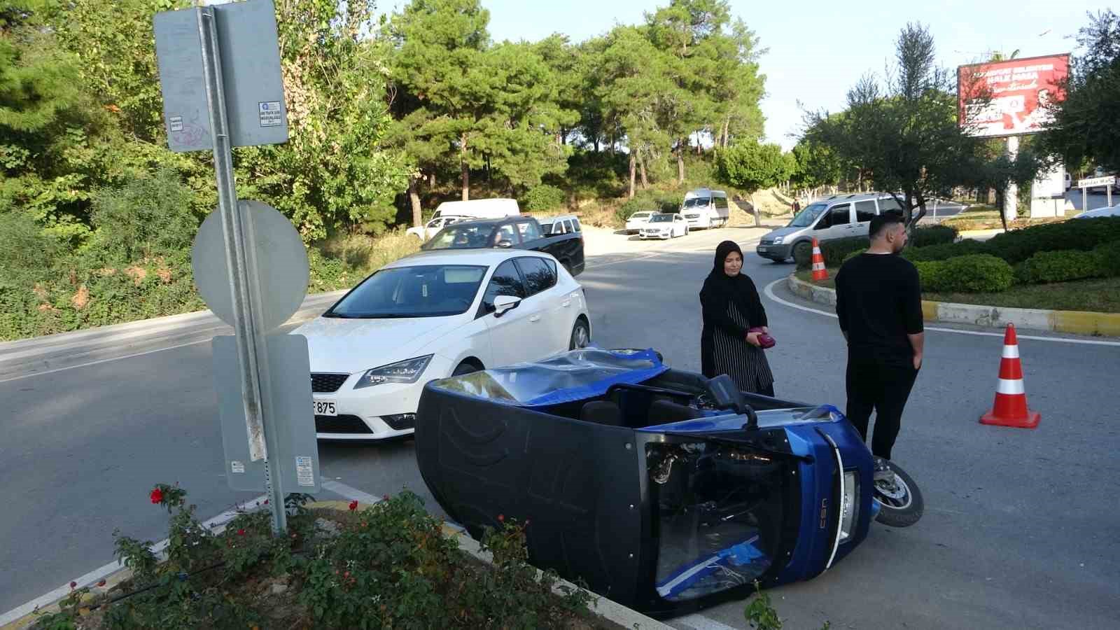 Motorlu bisiklet ile otomobil çarpıştı: 1 yaralı