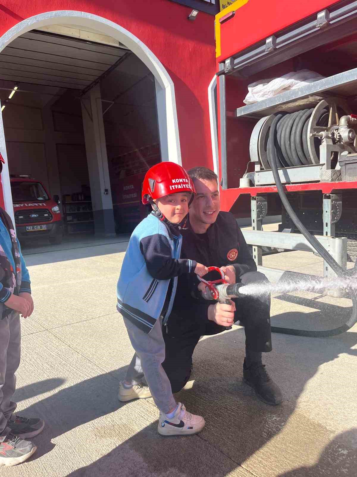 Bozkır’da küçük öğrencilere ’Afet ve Yangın Farkındalığı’ eğitimi