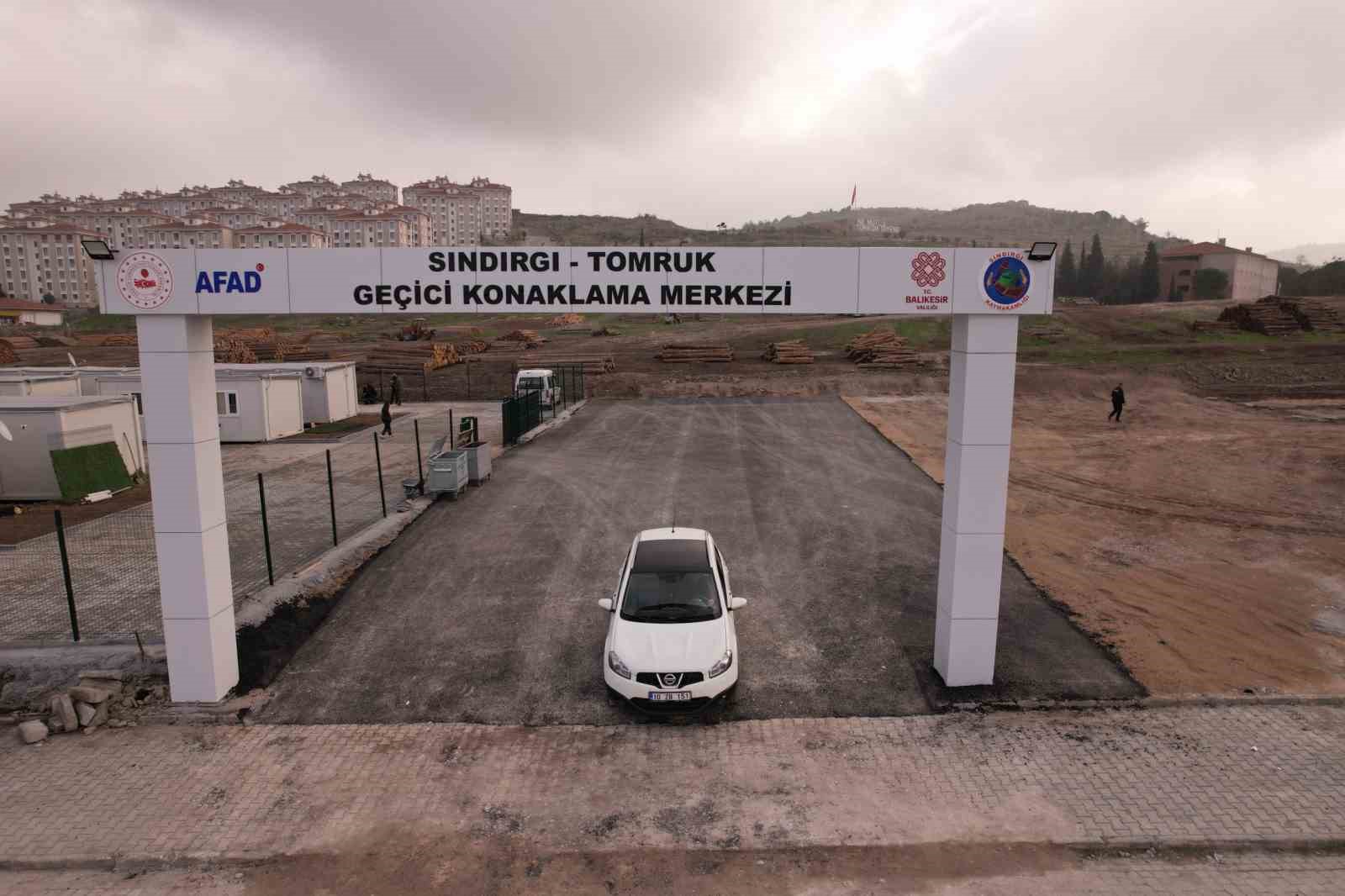 Sındırgı’da deprem sonrası yaralar sarılıyor