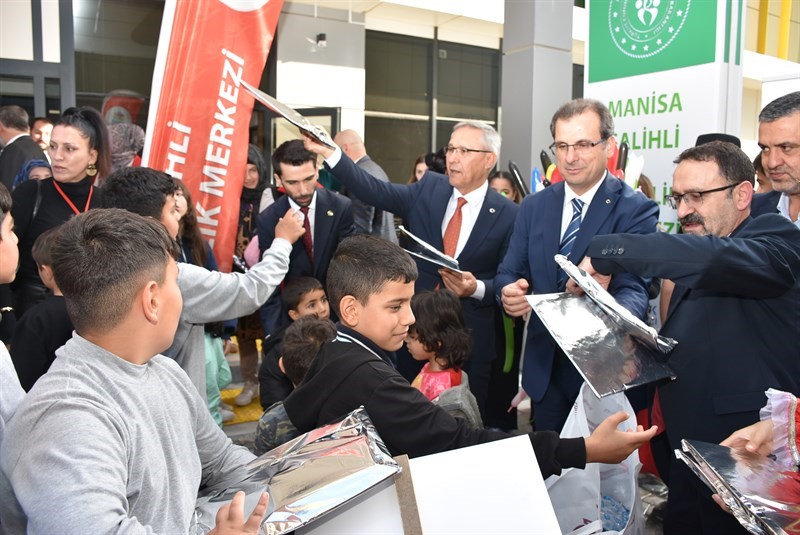 Salihli&rsquo;de D&uuml;nya &Ccedil;ocuk Hakları G&uuml;n&uuml; kutlandı
