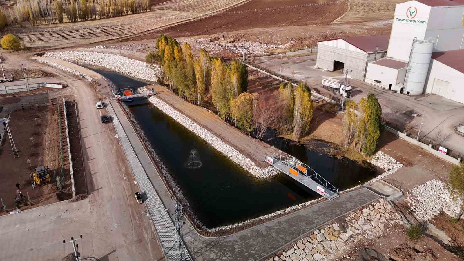 Bir yanda sanayi &uuml;retimi yapılıyor, bir yanda doğa korunuyor
