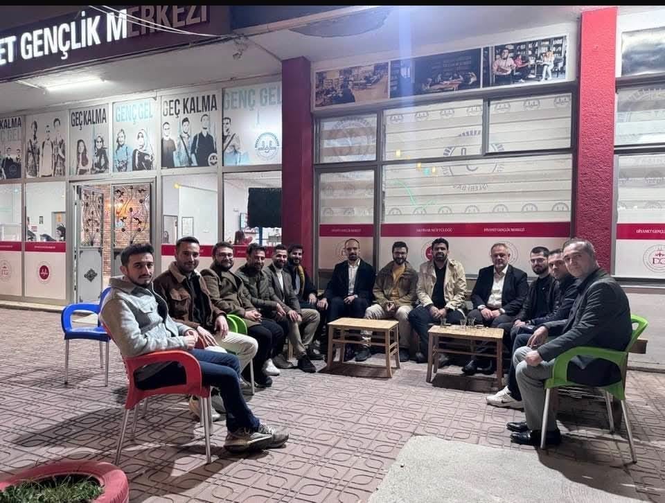 İki il&ccedil;enin gen&ccedil;leri Akhisar&rsquo;da buluştu
