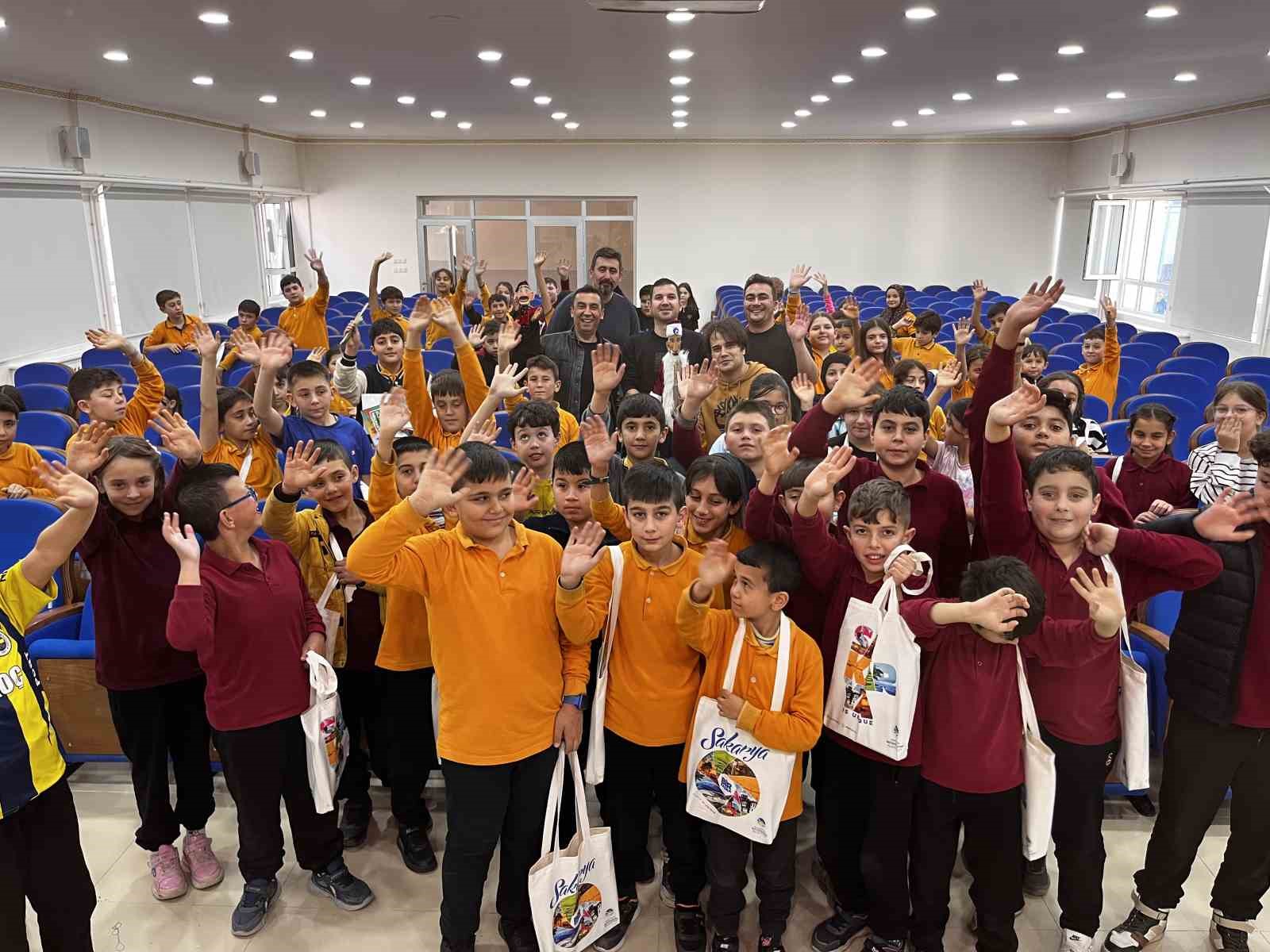 Taraklı&rsquo;da &lsquo;&Ccedil;ok Bilmiş İbiş&rsquo; g&ouml;sterisi b&uuml;y&uuml;k ilgi g&ouml;rd&uuml;
