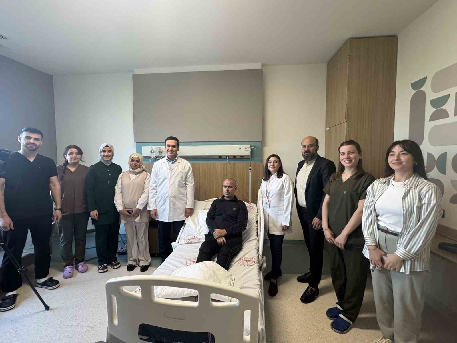 Uyanık beyin ameliyatıyla tümör alındı
