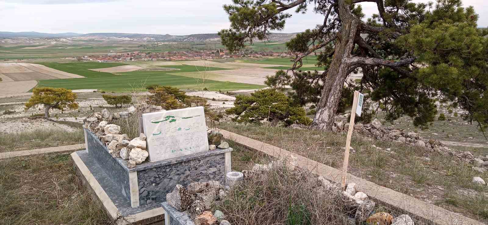 Doğan Baba ve gelininin mezarında bakım ve onarım &ccedil;alışmaları tamamlandı
