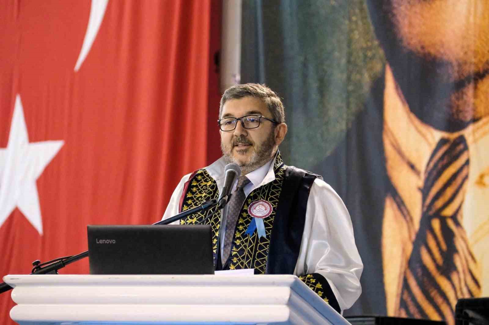 BŞE&Uuml; Diş Hekimliği Fak&uuml;ltesi&rsquo;nin yeni &ouml;ğrencileri t&ouml;renle beyaz &ouml;nl&uuml;klerini giydi
