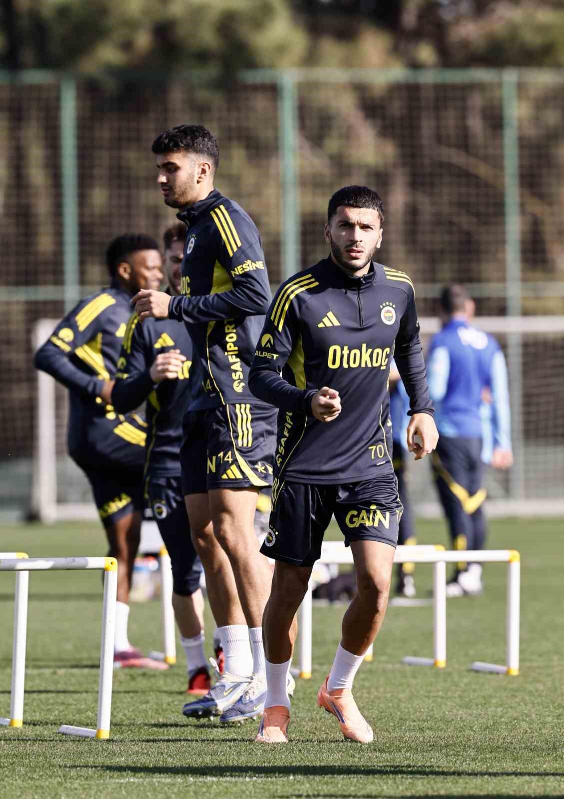 Fenerbahçe, Çaykur Rizespor maçı hazırlıklarını sürdürdü
