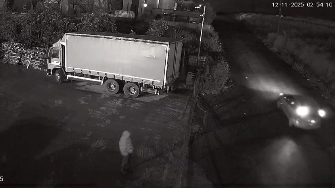 Arnavutköy’de fabrikaya kurşun yağmuru kamerada!