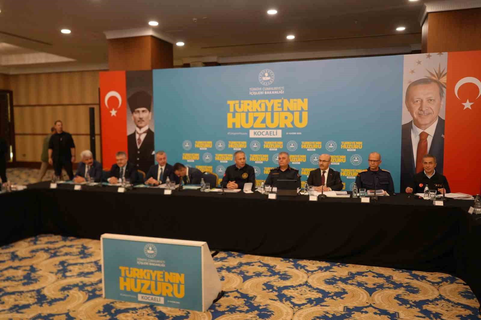 Bakan Yerlikaya: "Tek hedefimiz 688 bin arkadaşımızla aziz milletimizin huzur ve güvenliği"
