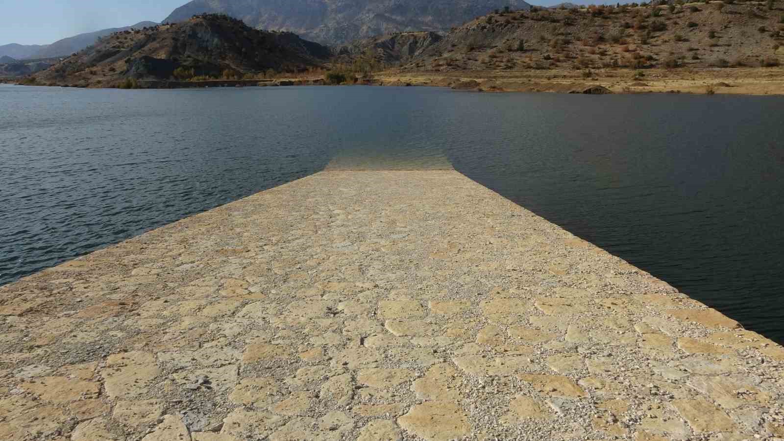 Roma dönemine ait altınlı köprüsü sular altında kalıyor