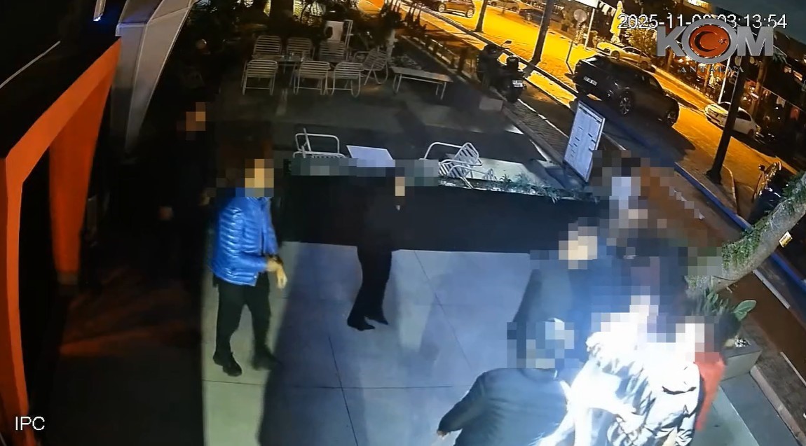 Antalya’da motosikletle gelip iş yerine kurşun yağdırdılar: O anlar kamerada