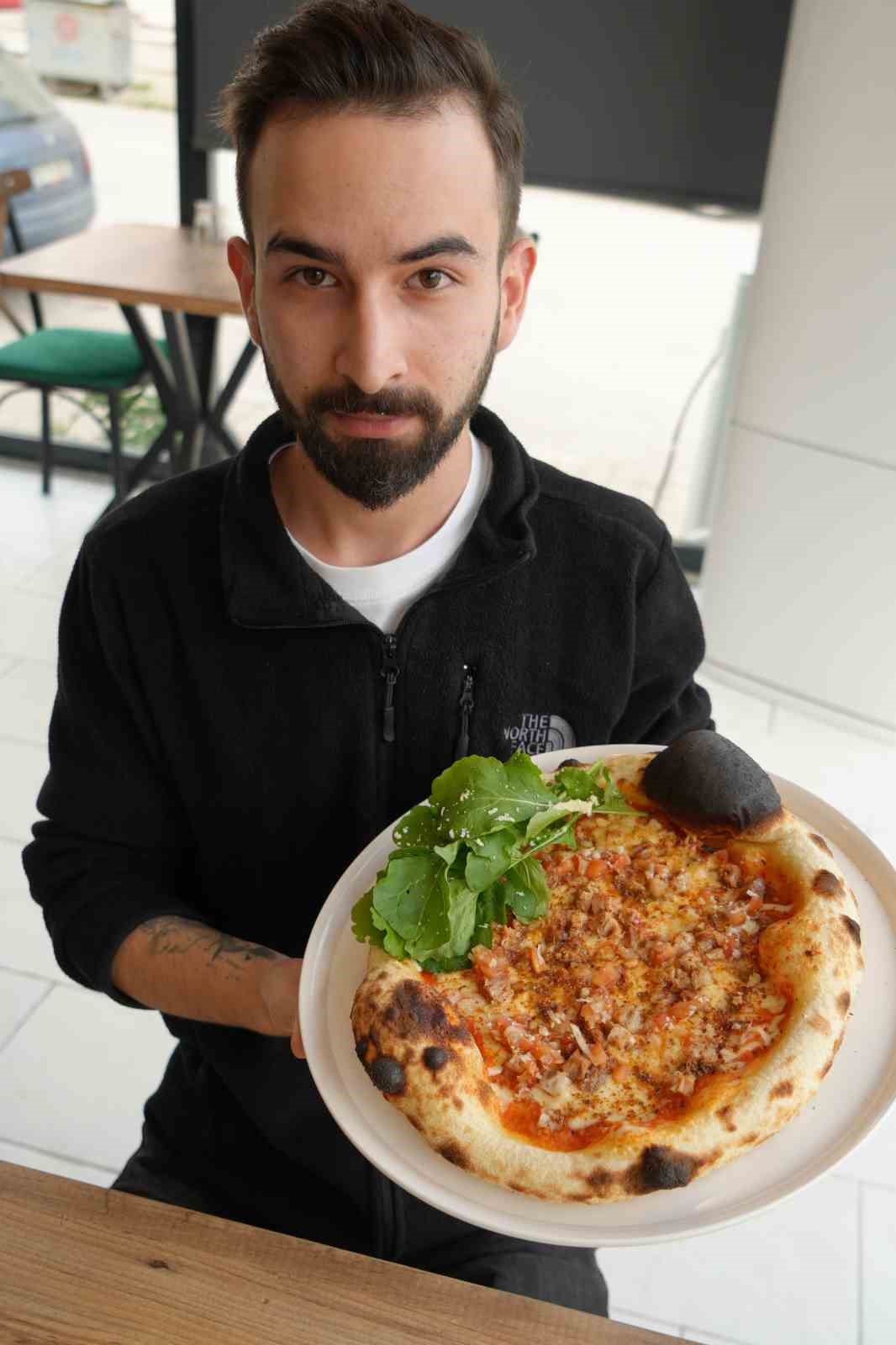 Balıkesir’den dünyaya yeni lezzet: Kokoreçli pizza
