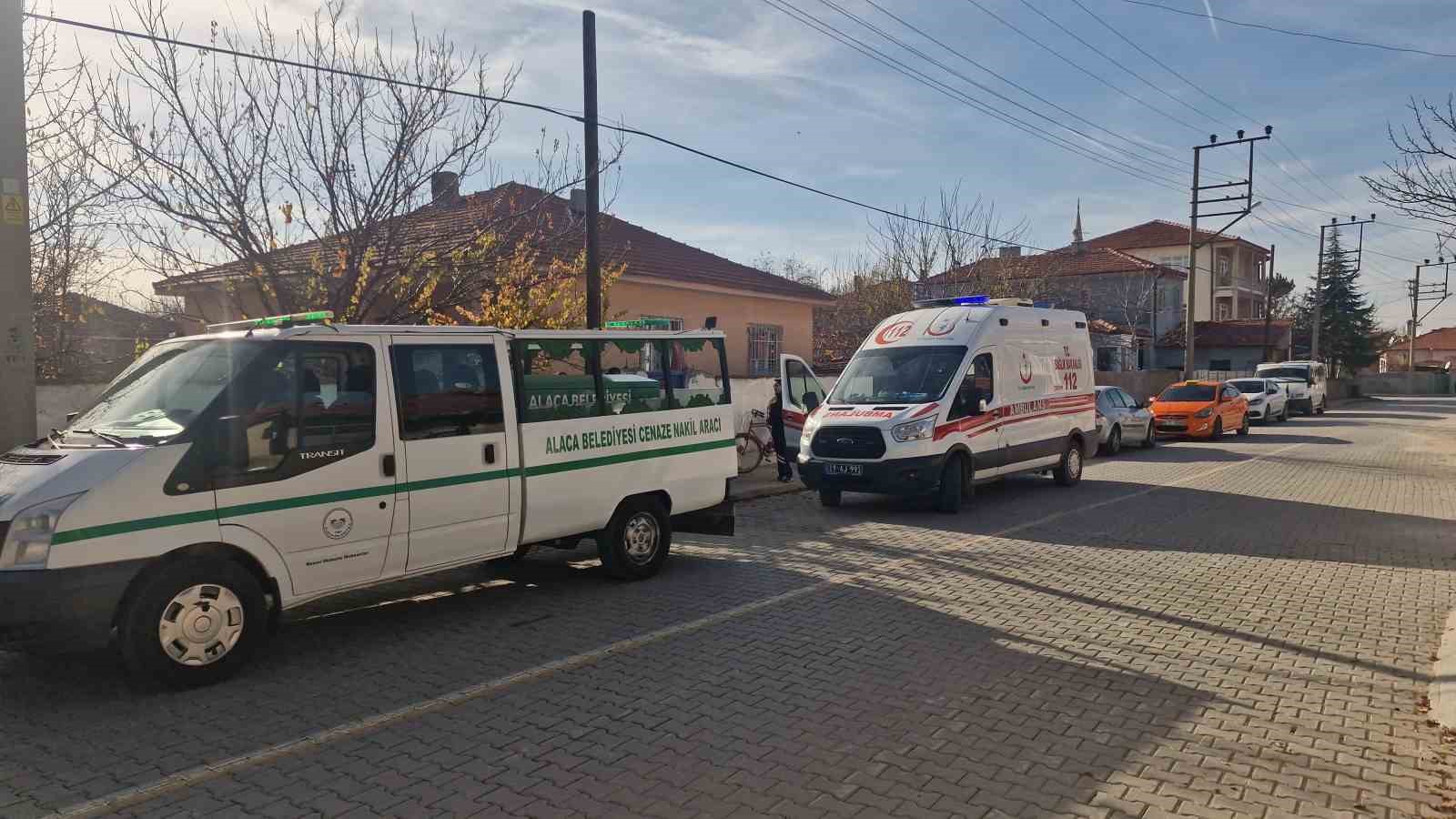 Haber alınamayan yaşlı adam evinde ölü bulundu
