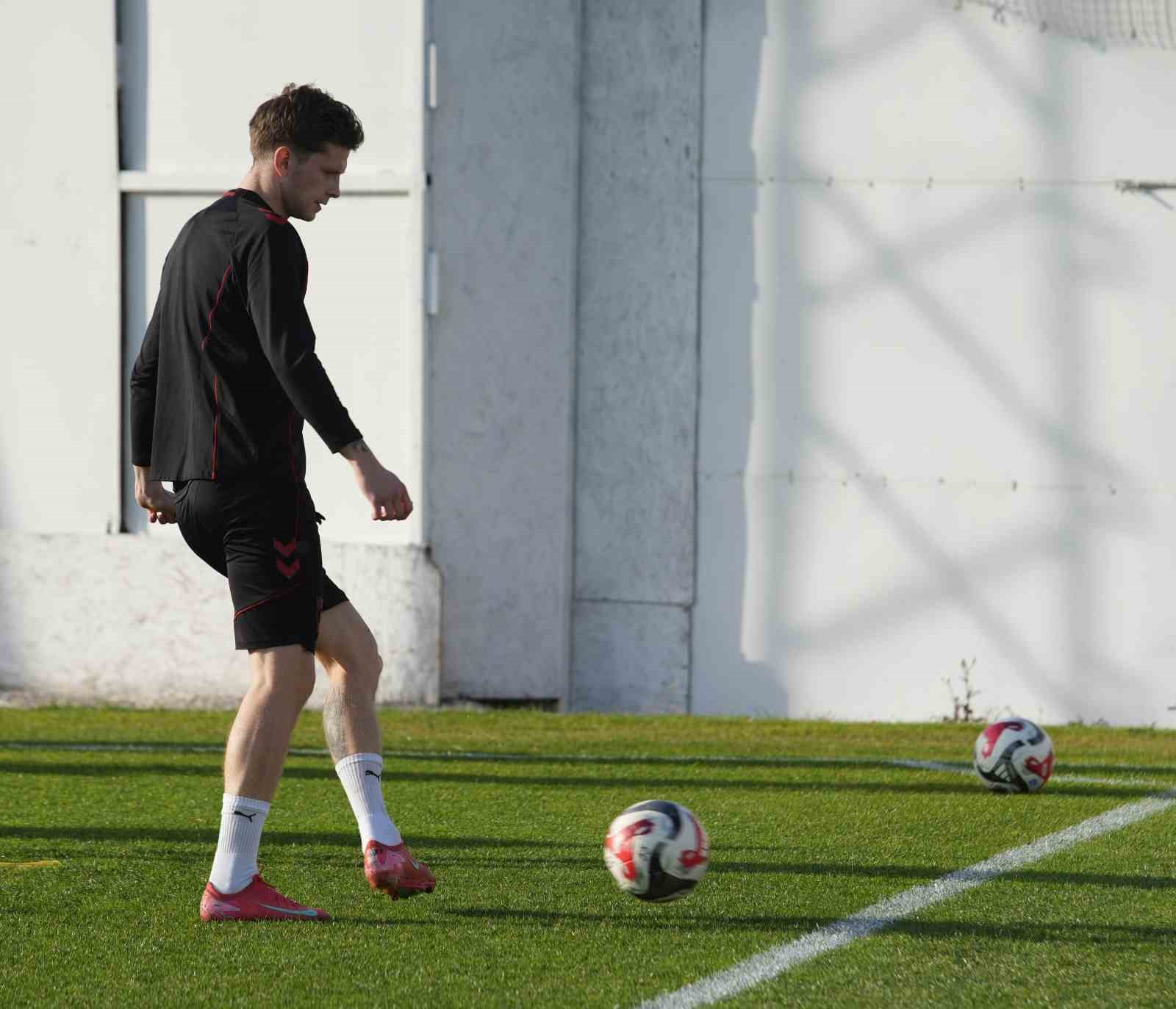 Samsunspor Futbol Direktörü Çapa: "Beşiktaş ile aramızdaki puan farkını açmak istiyoruz"
