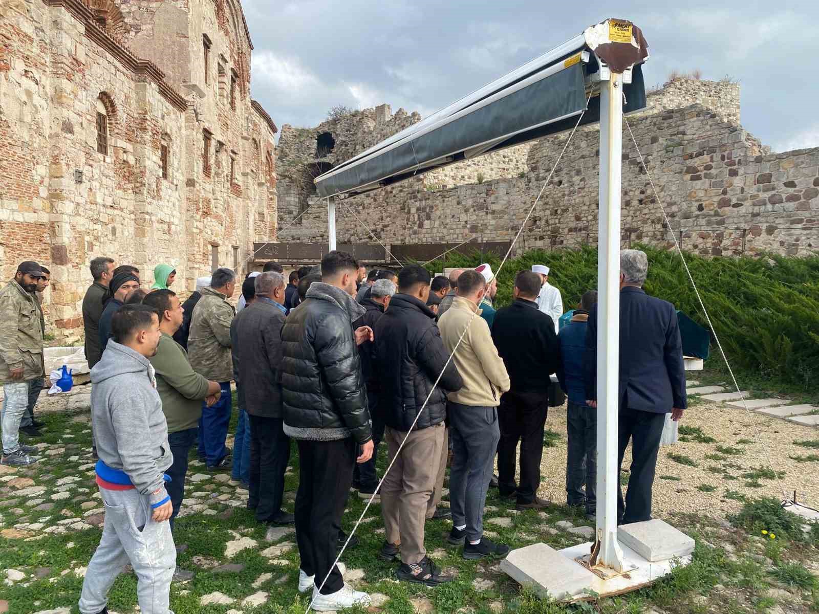 Enez&rsquo;deki cinayet sonrası her iki kişi de toprağa verildi
