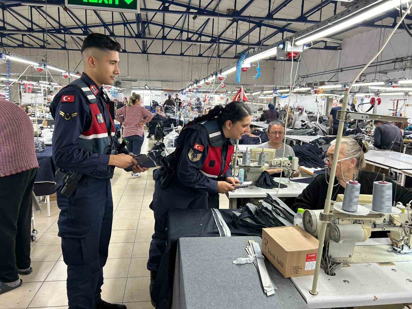 Edirne&rsquo;de fabrika &ccedil;alışanlarına KADES etkinliği d&uuml;zenlendi
