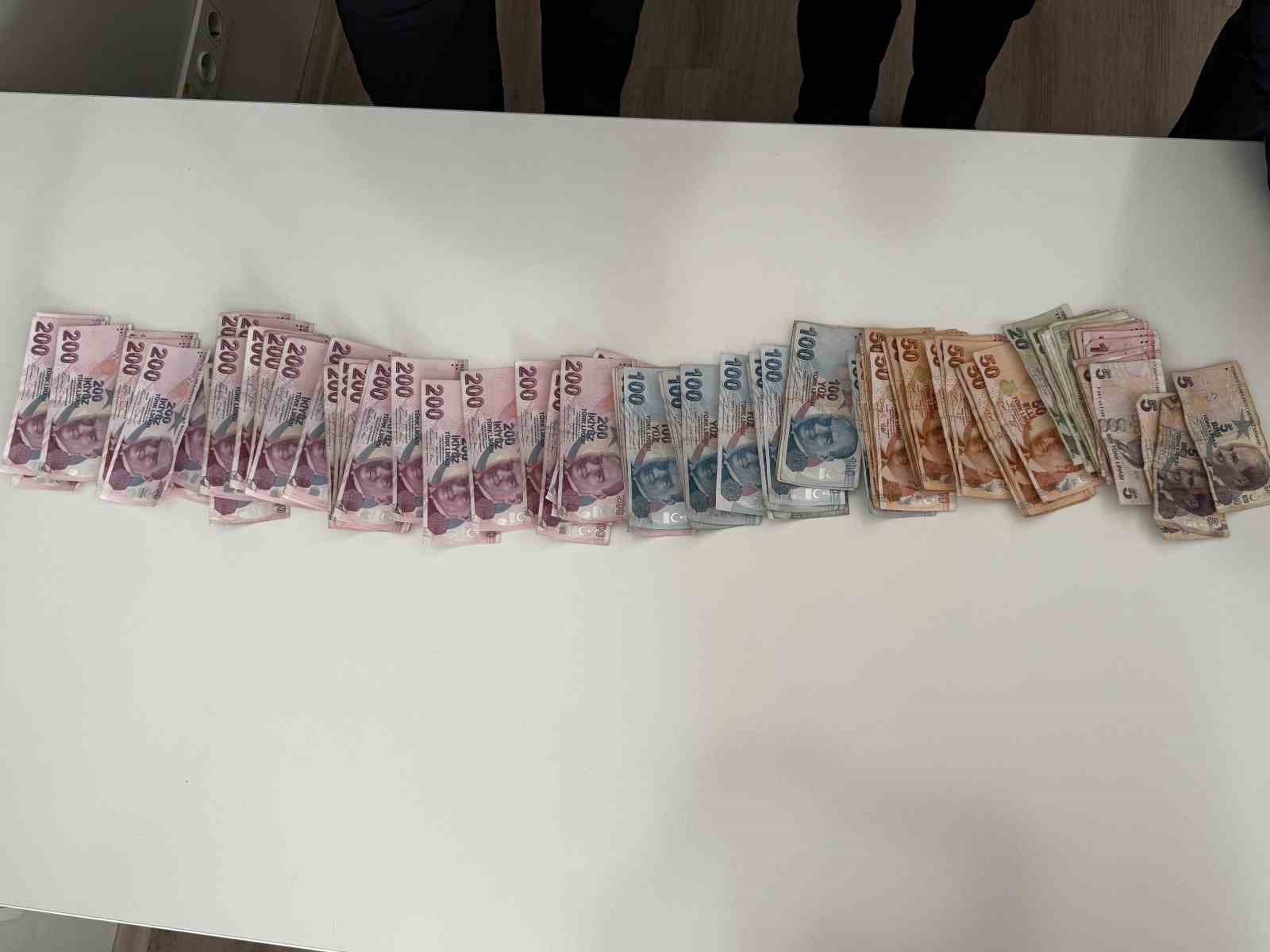 Esnaftan para toplayan dilencinin üzerinden 9 bin TL çıktı