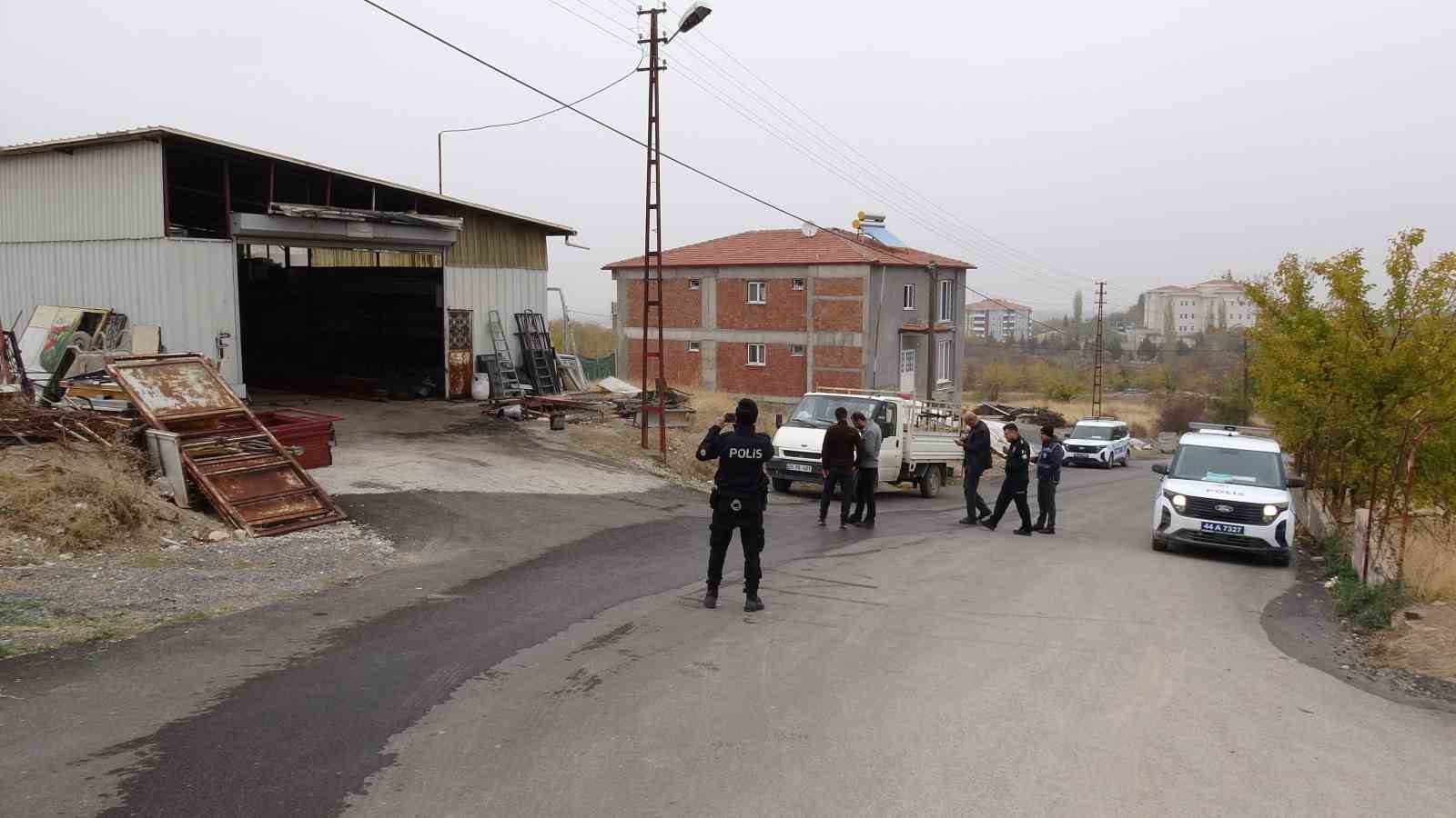 Malatya&rsquo;da ısınmak i&ccedil;in ateşe tiner d&ouml;ken 2 &ouml;ğrenci yaralandı
