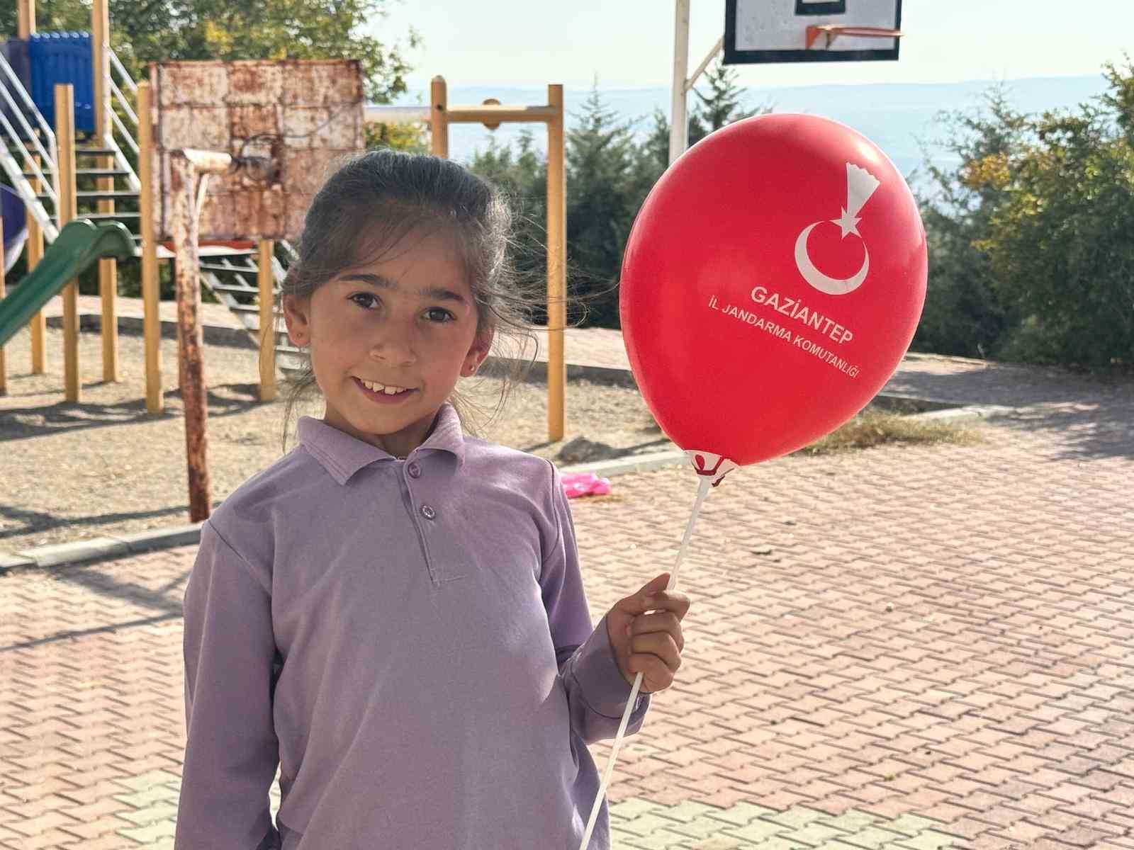 Gaziantep’te jandarma çocukları unutmadı