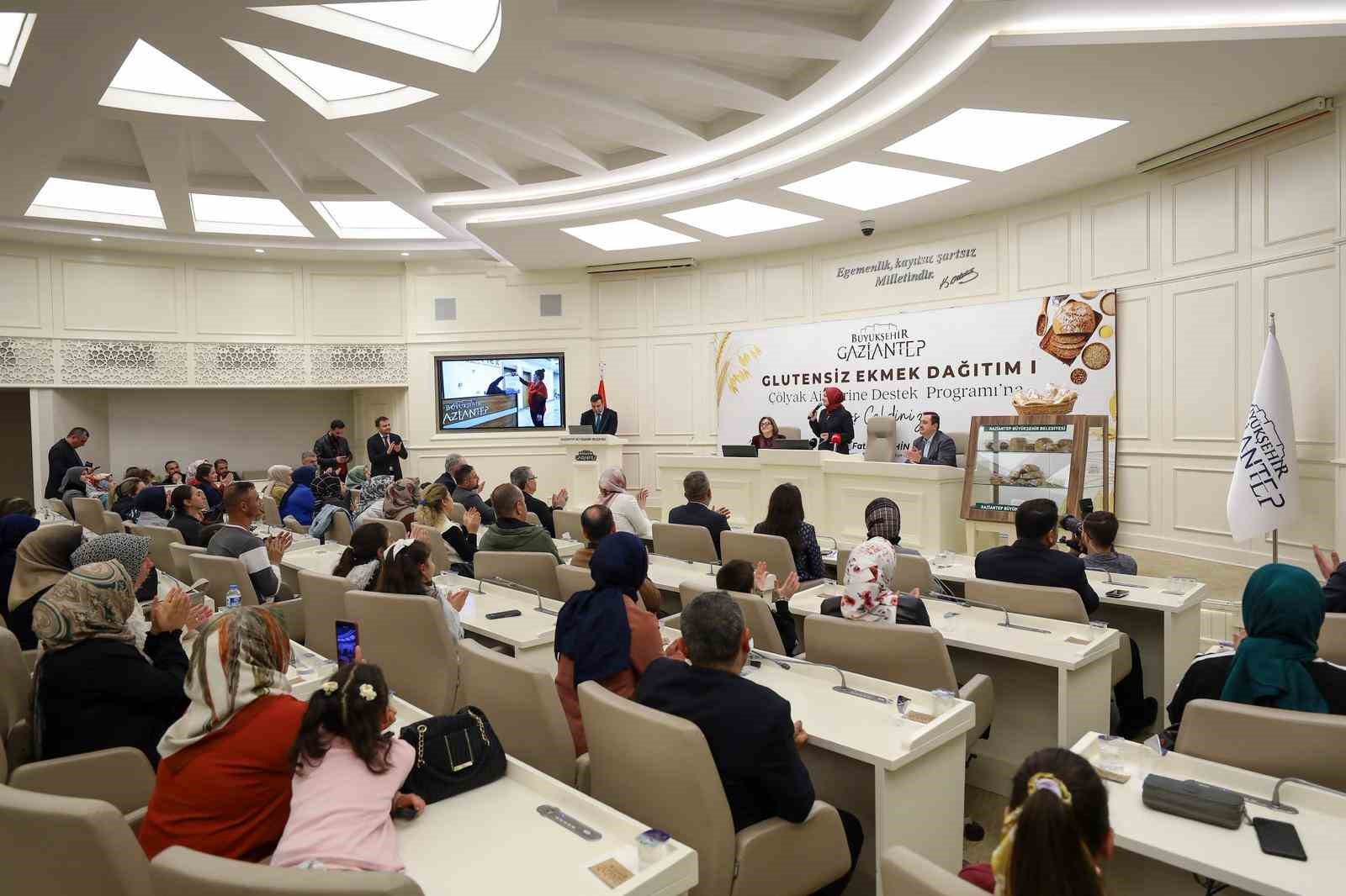 Gaziantep&rsquo;te &ccedil;&ouml;lyak hastası &ouml;ğrencilere gl&uuml;tensiz ekmek dağıtımı lansmanı yapıldı
