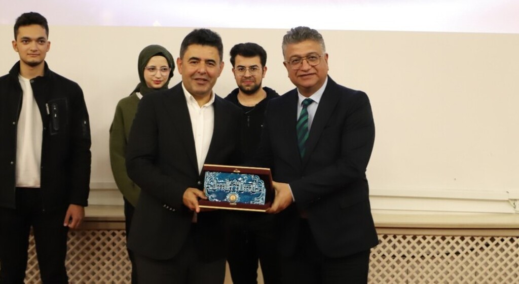 Bakan Yardımcısı Boyraz, &ouml;ğrencilere "T&uuml;rkiye Y&uuml;zyılı&rsquo;nda Ulaştırma Vizyonu"nu anlattı
