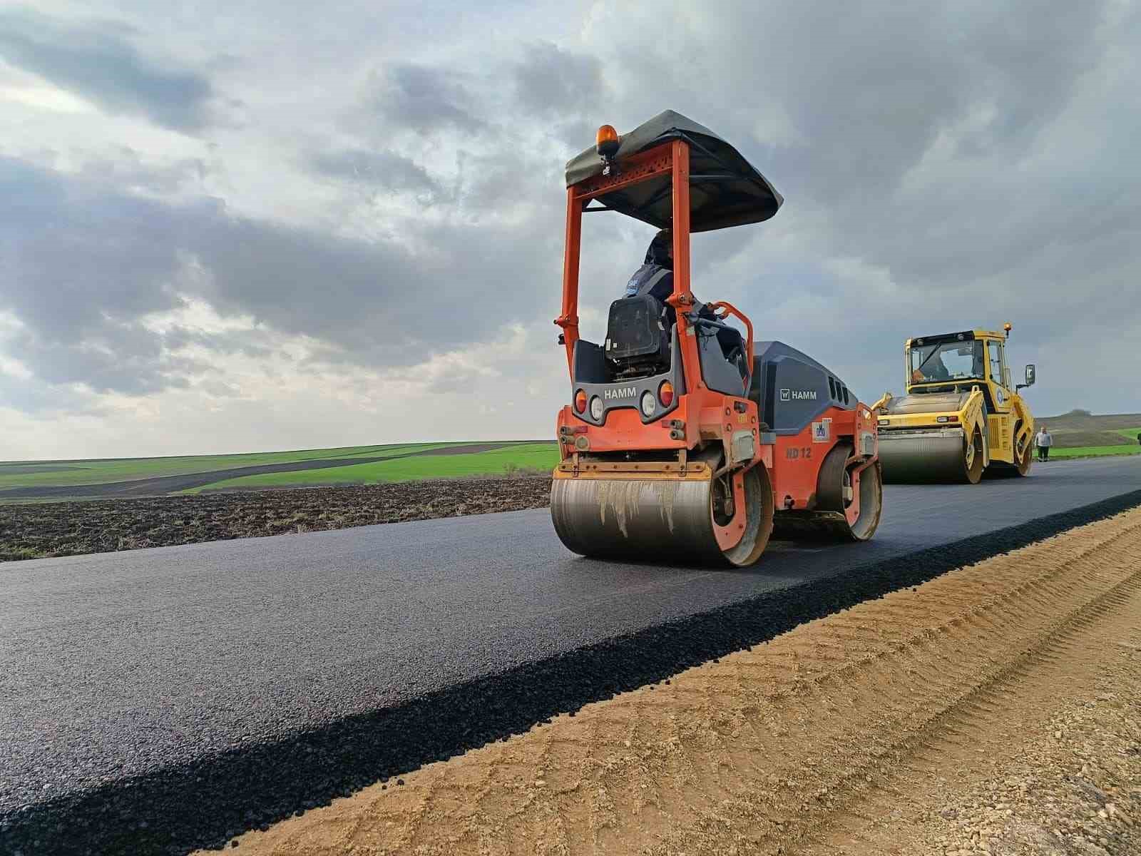 Edirne’de köy yolları modern asfaltla yenileniyor