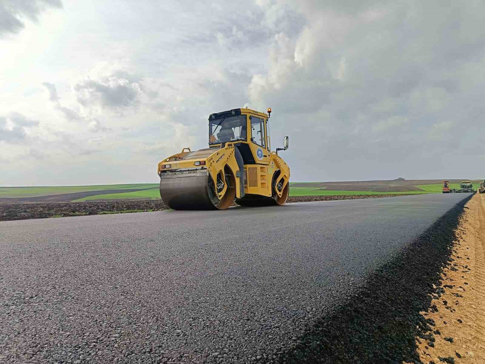 Edirne’de köy yolları modern asfaltla yenileniyor