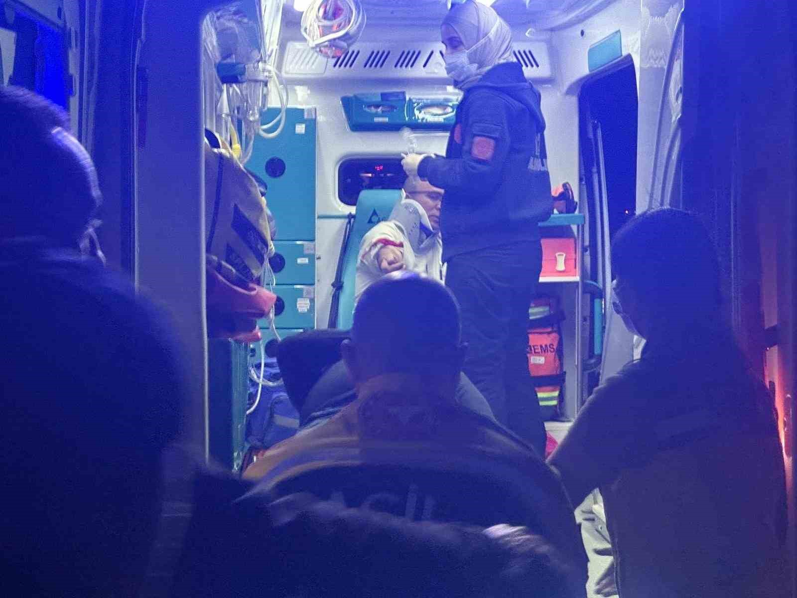 Muratlı &ccedil;evreyolunda iki ara&ccedil; &ccedil;arpıştı: 2 yaralı
