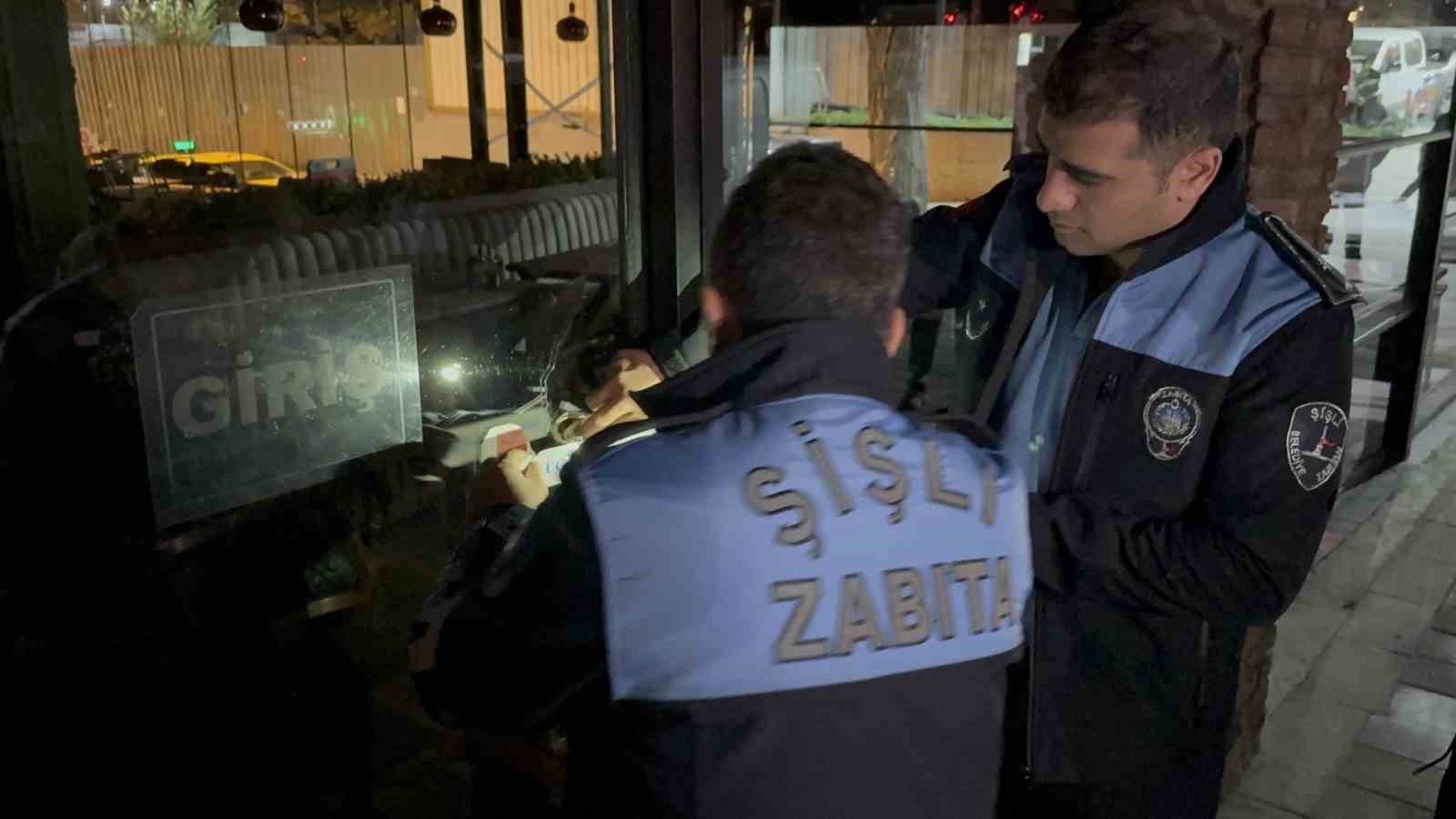 Şişli’de 25 kişinin zehirlenme şüphesiyle hastanelik olmasının ardından restoran mühürlendi
