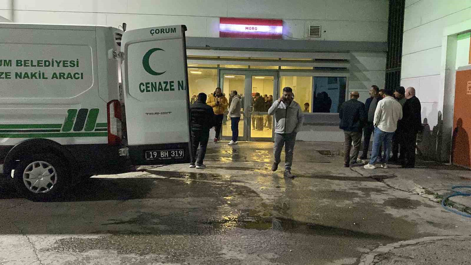 Çorum’da iki otomobil park halindeki vince çarptı: 1 ölü, 1 yaralı