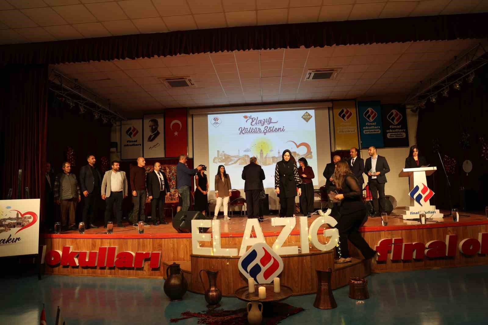 &Ouml;ğretmenler G&uuml;n&uuml;n&uuml; "Elazığ K&uuml;lt&uuml;r Ş&ouml;leniyle" kutladılar
