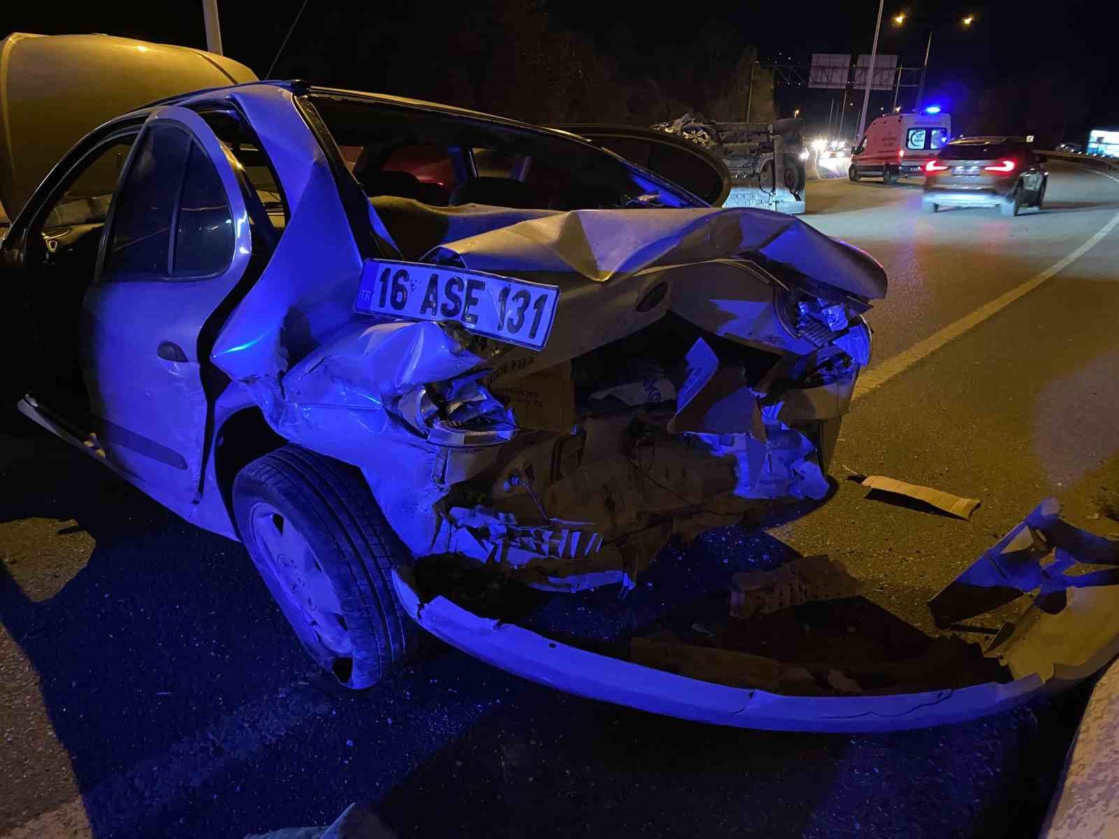 Bursa’da feci kaza: Bariyere çarpıp takla attı, 2 yaralı
