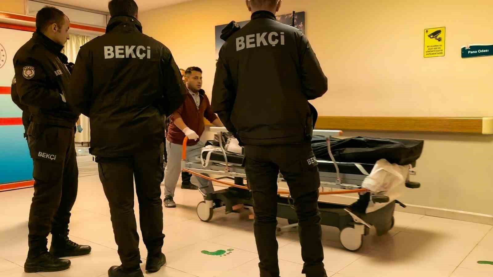 Kaldırımda durup tartıştığı kişiye ateş açtı