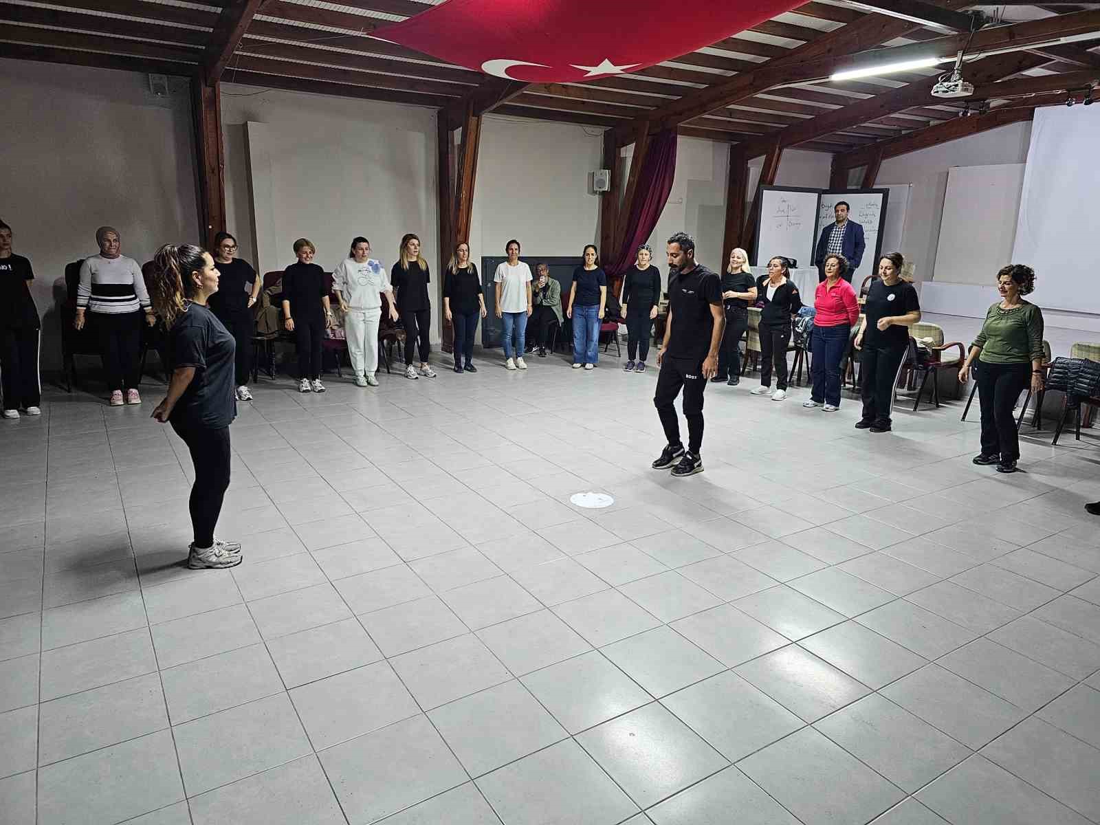 Ayvalık’ta öğretmenlerden halk dansları yolculuğu