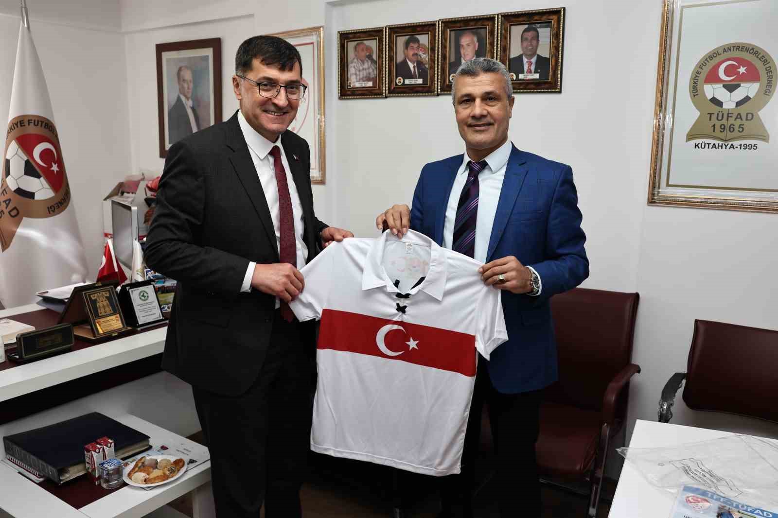 Kütahya’da antrenörlerin çalışma şartlarını güçlendirecek projeler ele alındı
