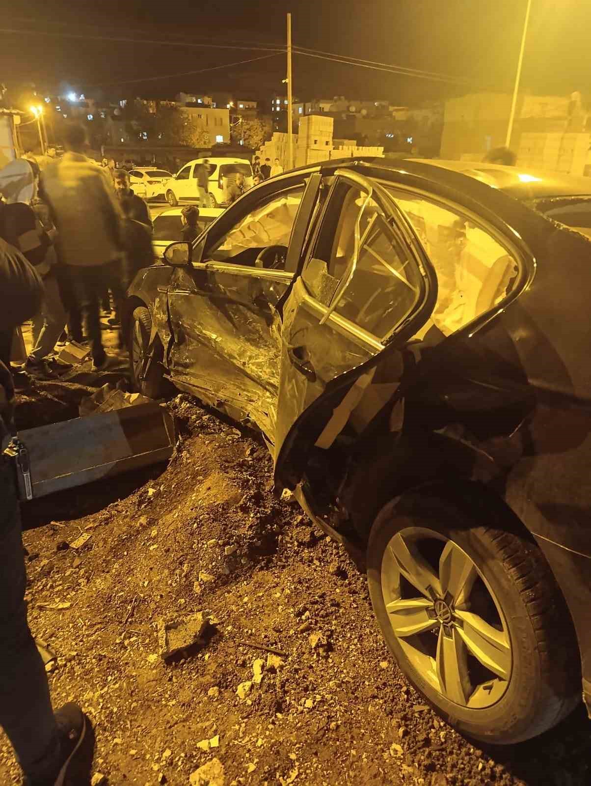 Mazıdağı’nda iki otomobil çarpıştı: 3 yaralı