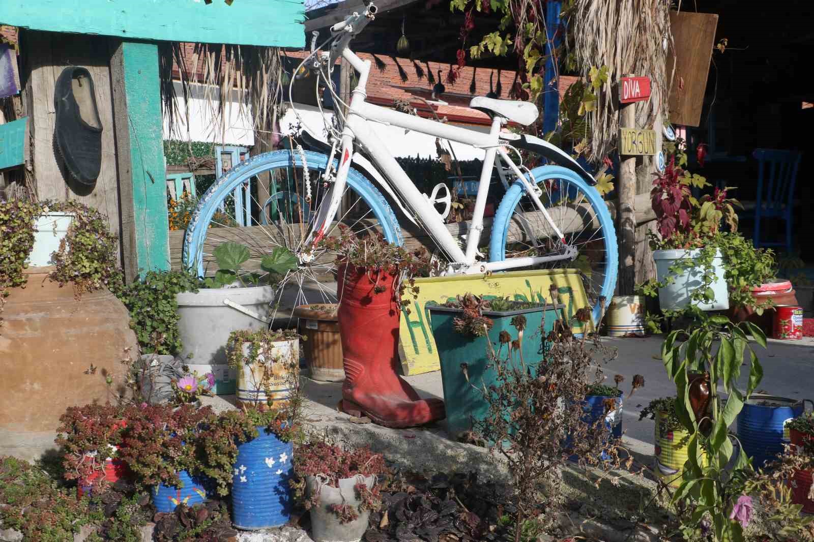 Binalardan duvarlara renk c&uuml;mb&uuml;ş&uuml;: &lsquo;Renkli K&ouml;y&rsquo;
