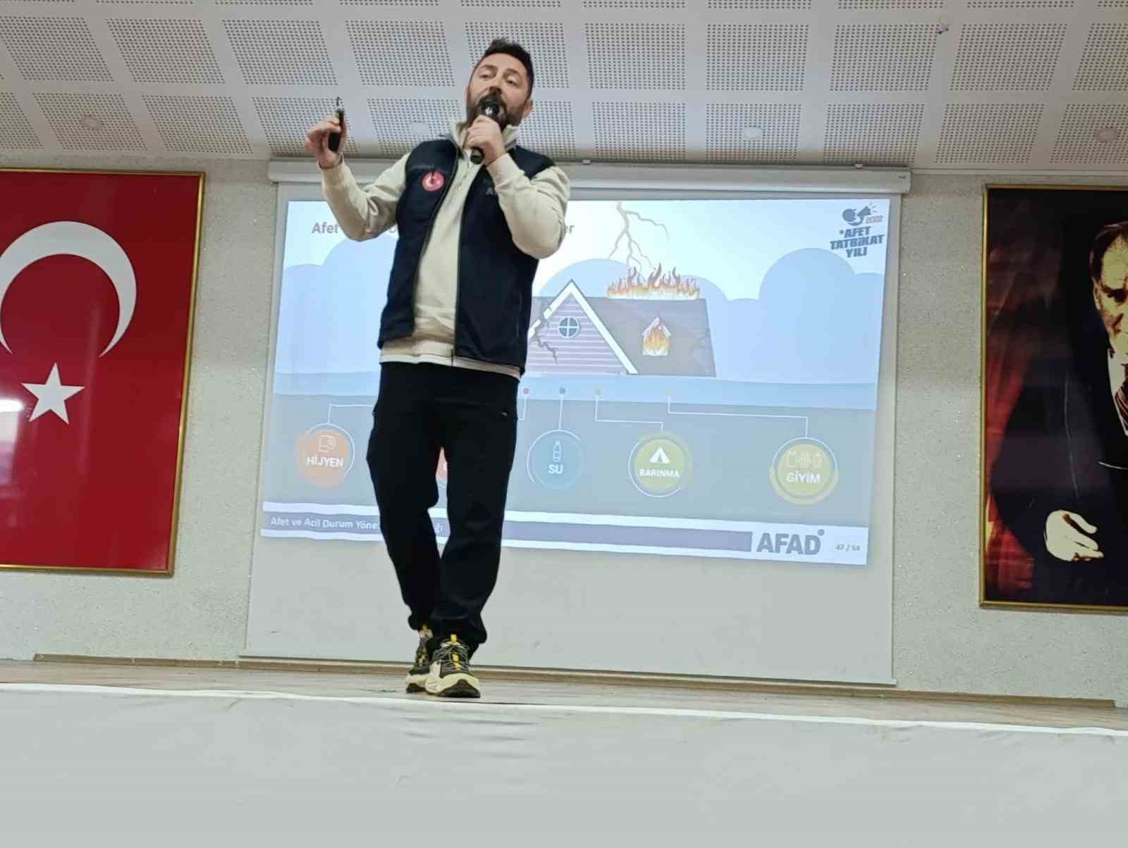 &Ouml;ğrencilere y&ouml;nelik afetler ve yangınlarla ilgili eğitimler devam ediyor
