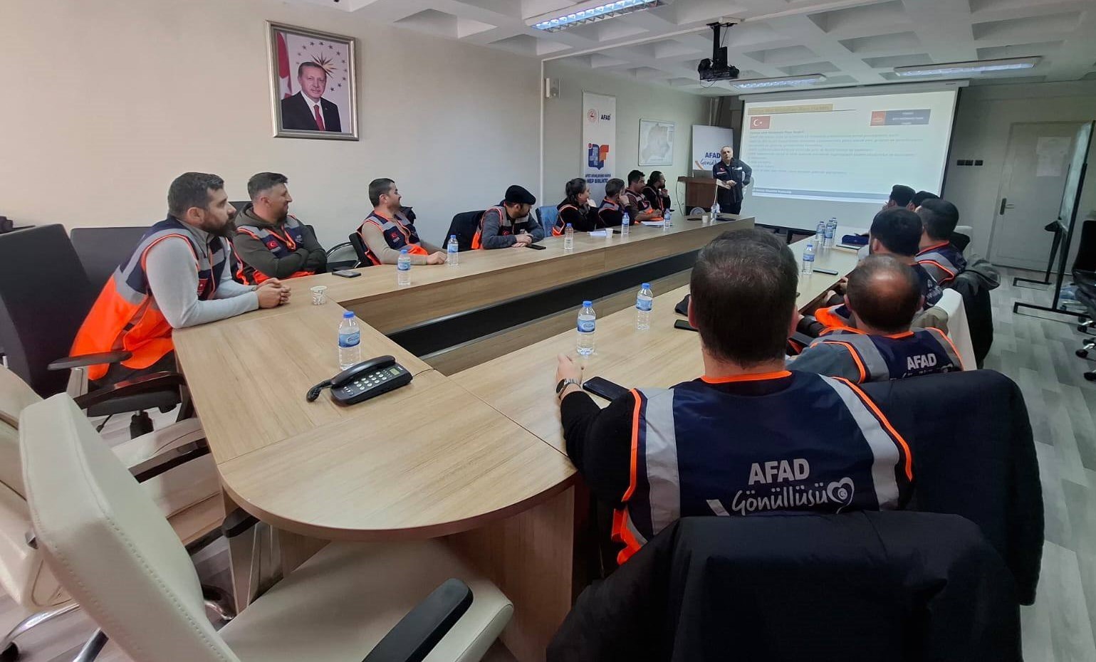 MEB AKUB ekiplerine verilen destek AFAD g&ouml;n&uuml;ll&uuml;s&uuml; eğitimi tamamlandı
