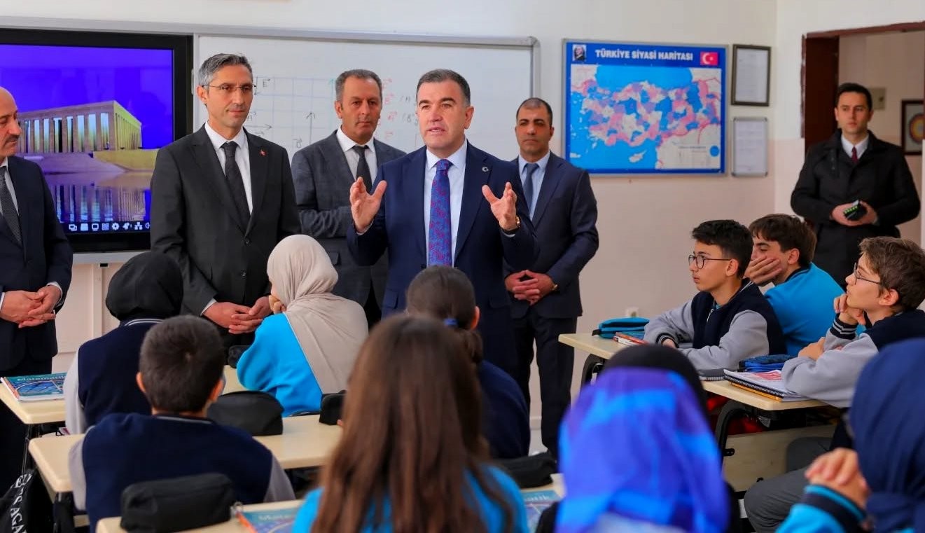 Vali Eldivan’dan gençlere: "Zamanı verimli kullanın"