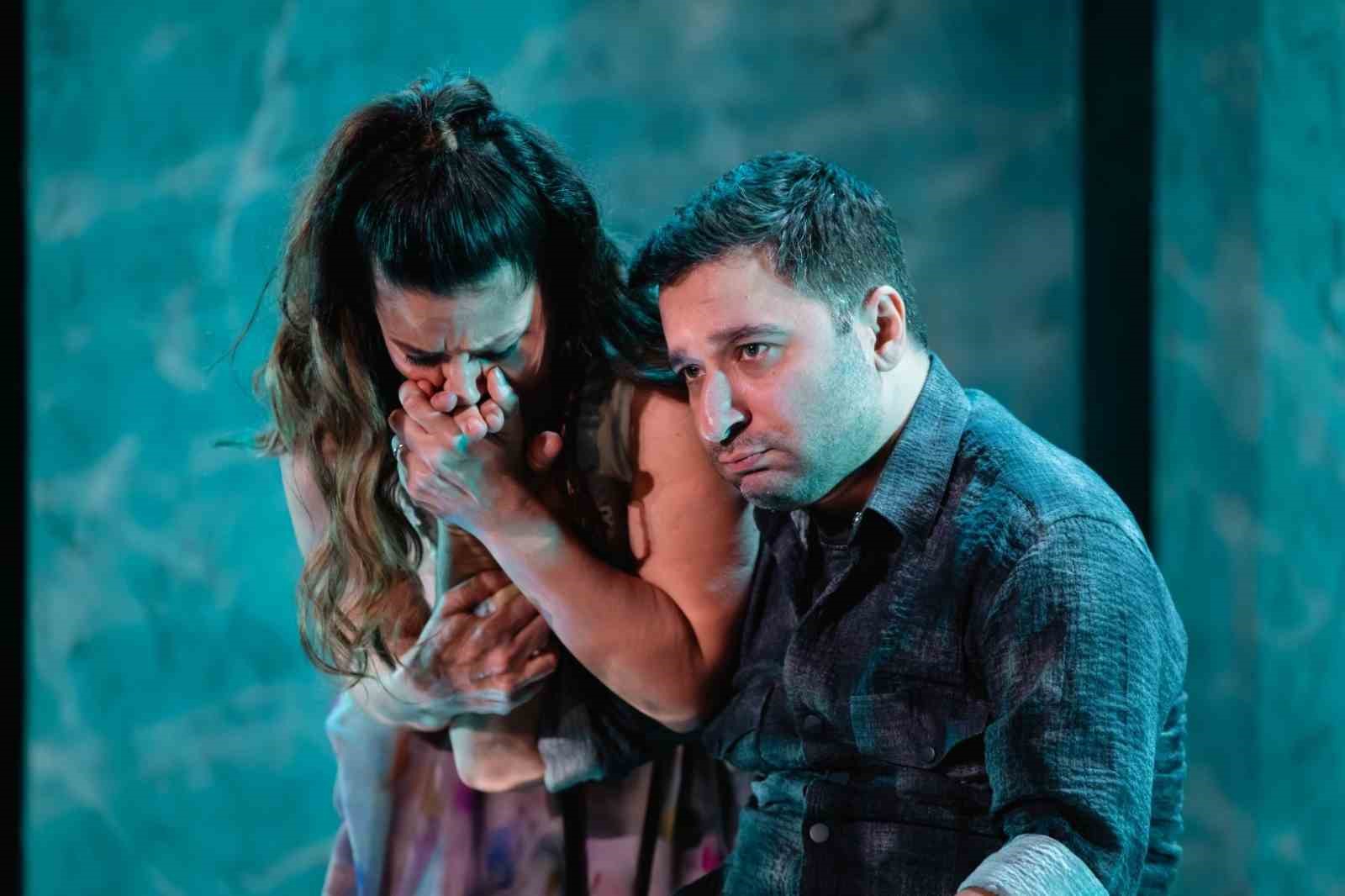 Şehir Tiyatroları, "Unutmak" oyunuyla göz doldurdu
