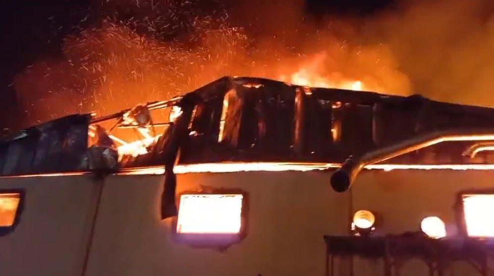 Isparta’da bir kereste fabrikası tamamen yanarak kül oldu