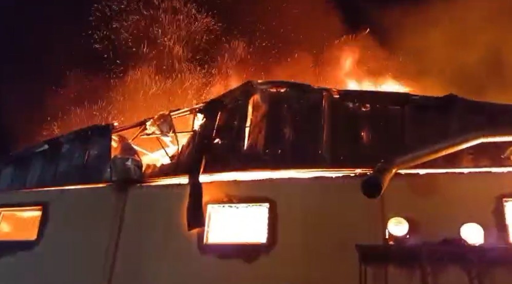 Isparta’da bir kereste fabrikası tamamen yanarak kül oldu