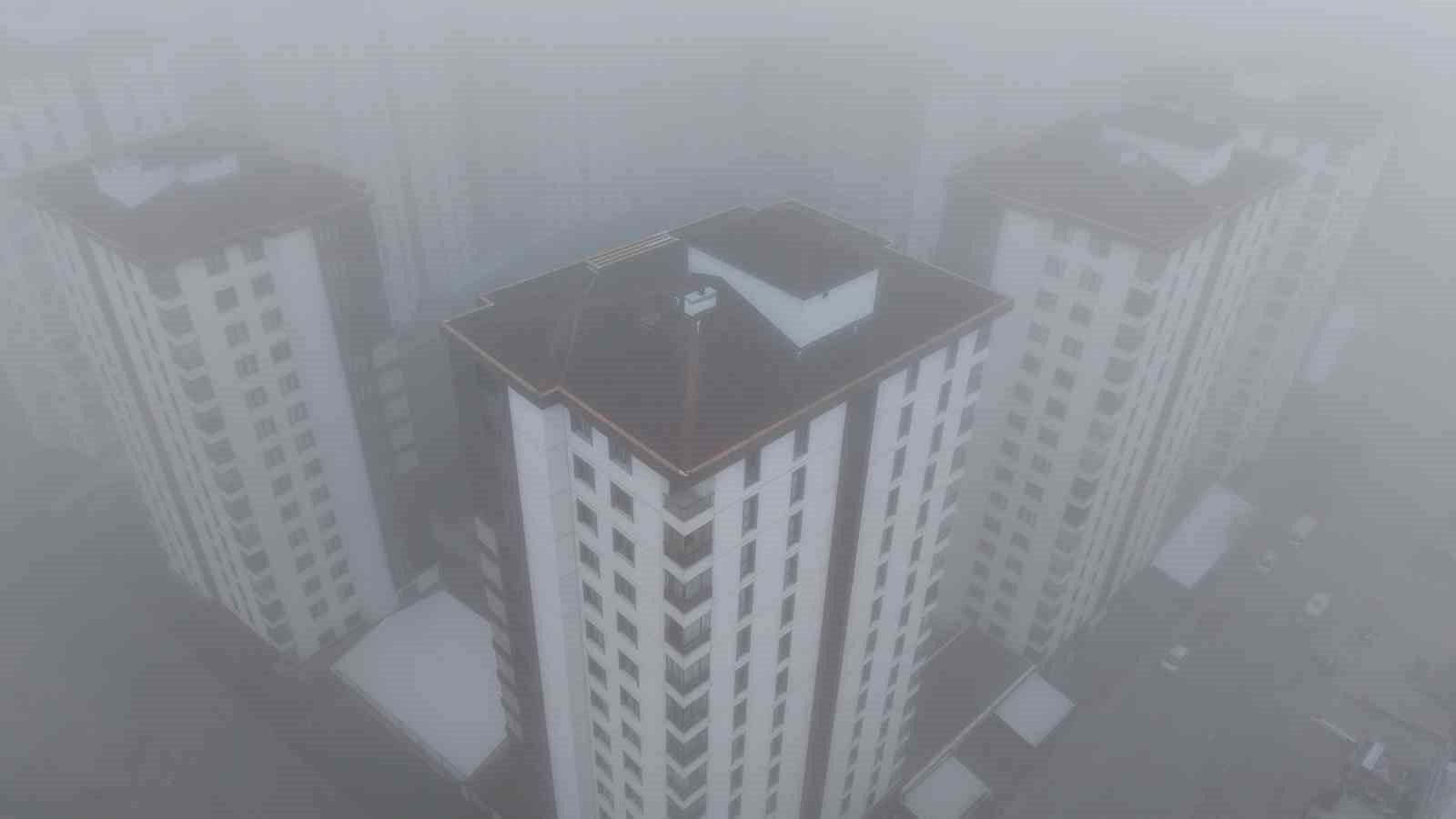 Elazığ’da 200 metreden şehir sis içinde kayboldu