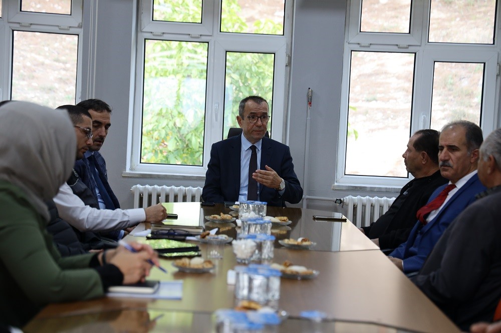 G&ouml;lpazarı&rsquo;nda ceviz &uuml;reticilerinin sorunları masaya yatırıldı
