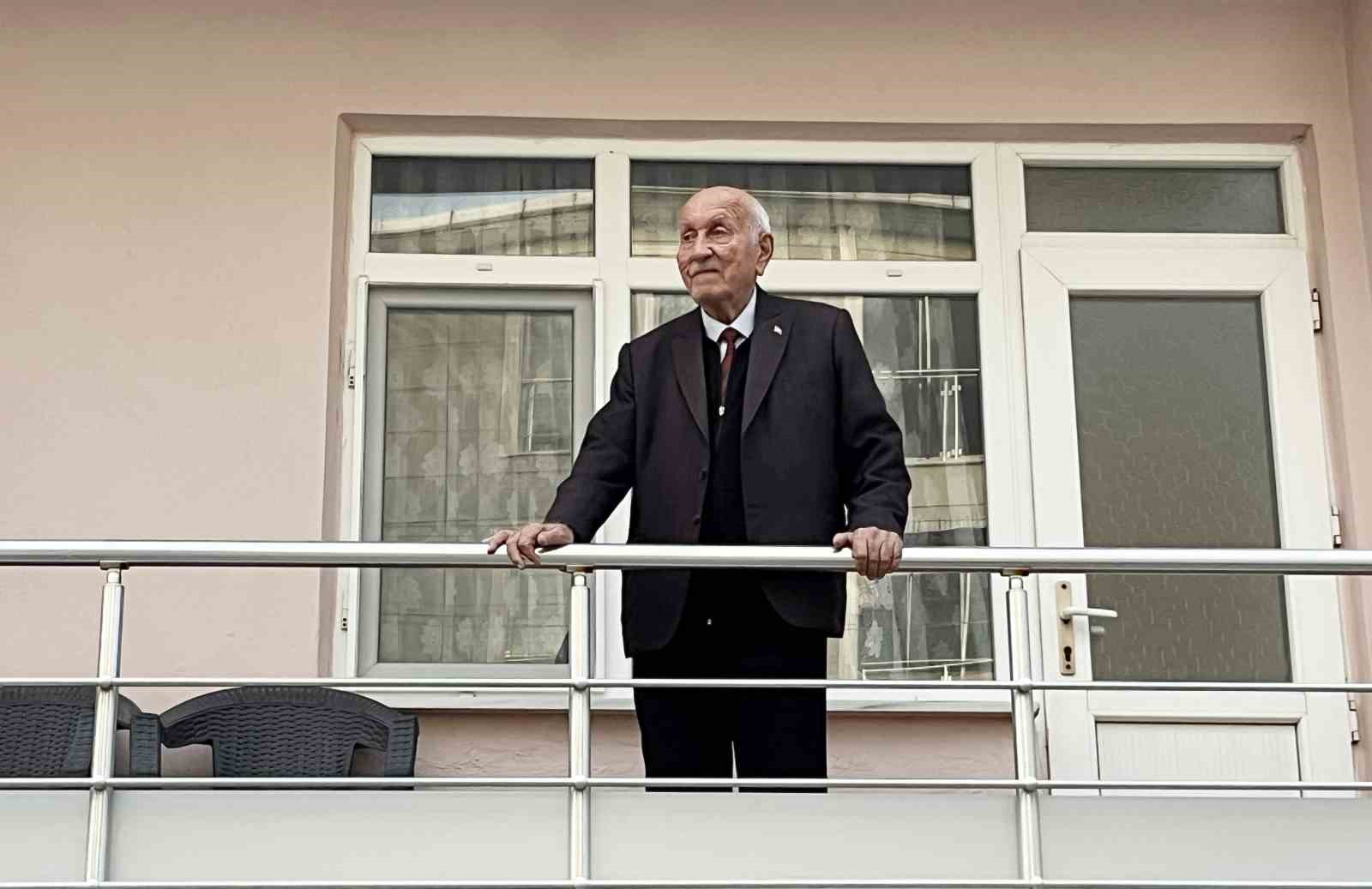 85 yaşındaki Mustafa Hoca, Öğretmenler Günü’nü ilk günkü heyecanla bekliyor
