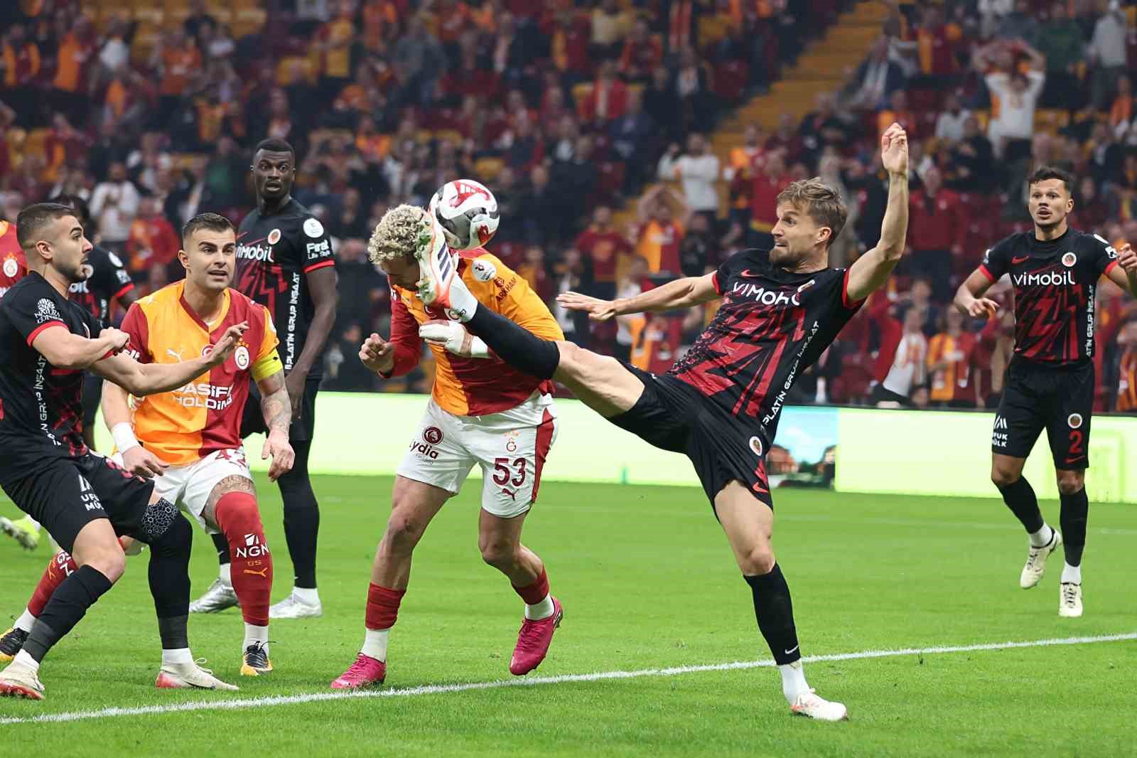 Trendyol Süper Lig: Galatasaray: 0 - Gençlerbirliği: 0 (Maç devam ediyor)
