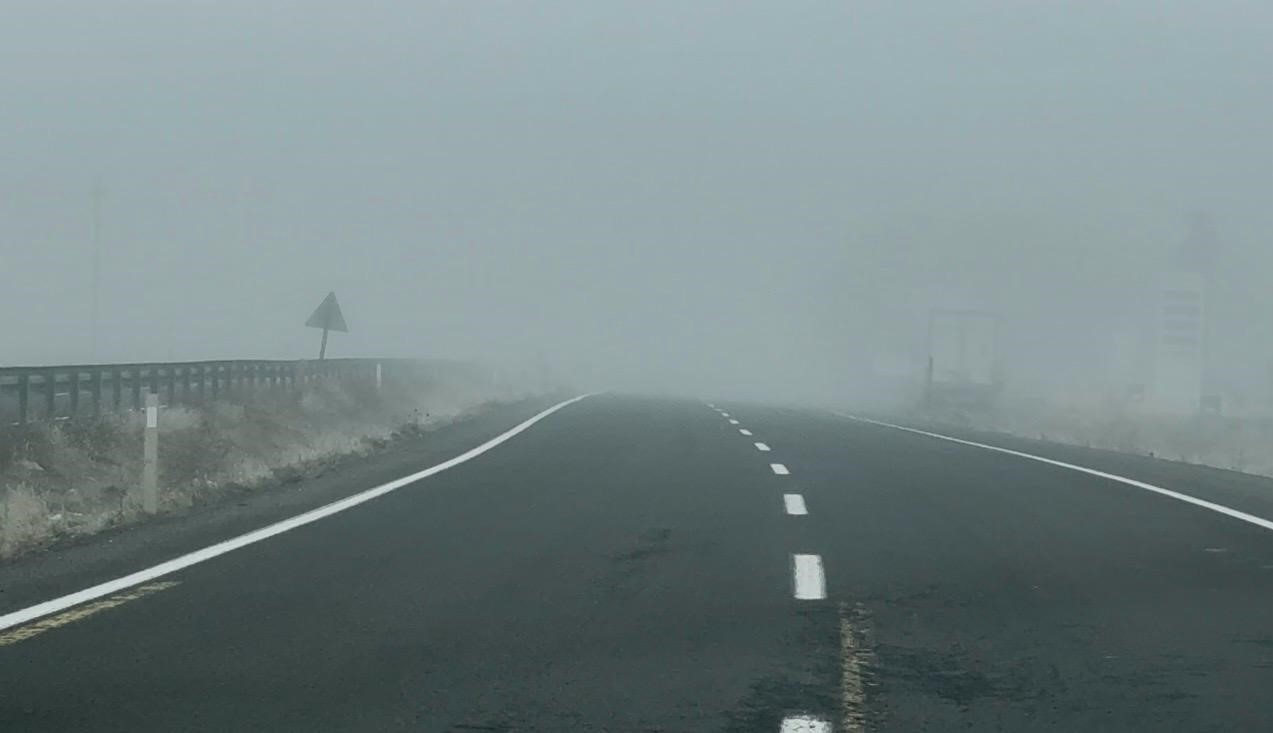 Ağrı’nın Patnos ilçesinde yoğun sis ulaşımı olumsuz etkiliyor
