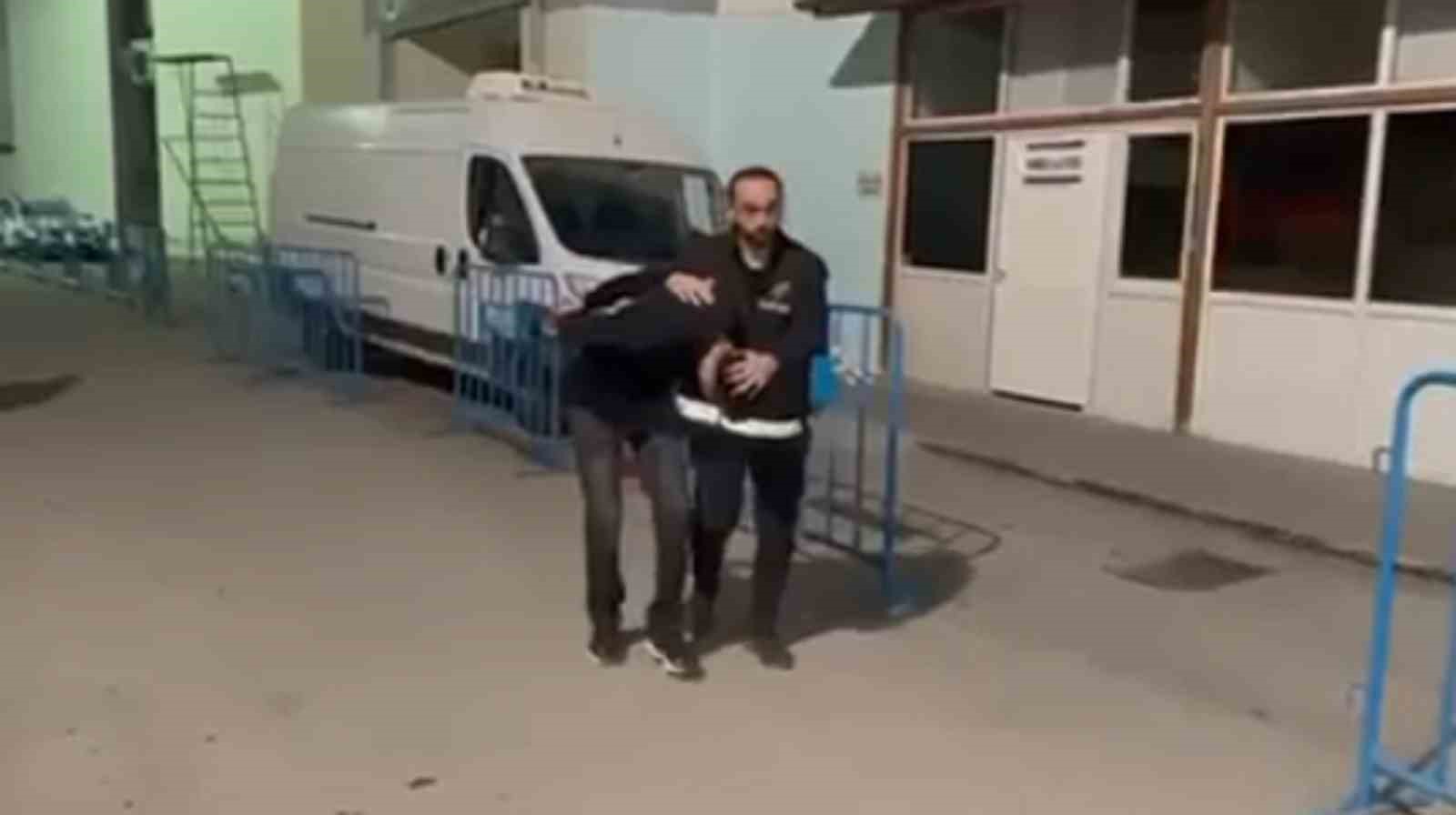 İskenderun’da yağma ve silahla tehdit şüphelisi tutuklandı